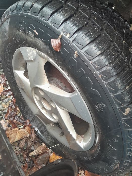 Jante aliaj dacia duster cu anvelope M-S noi