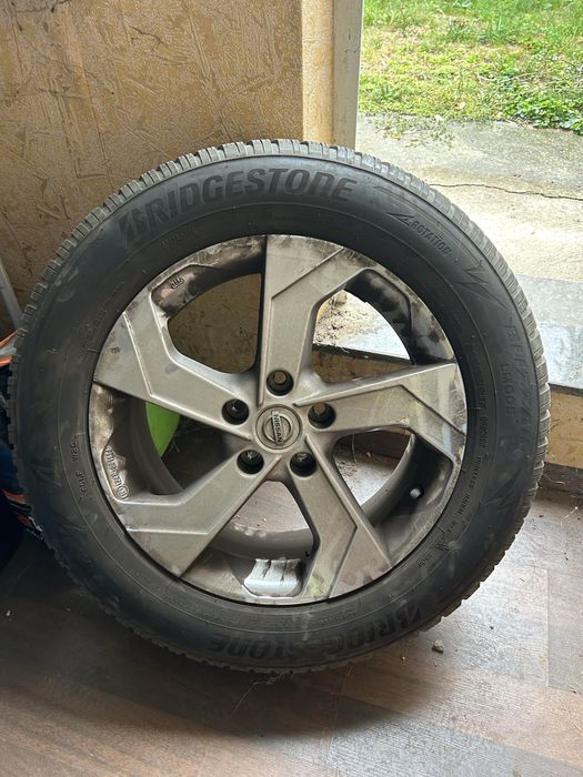 215 65 17 зимни Bridgestone & джанти Nissan