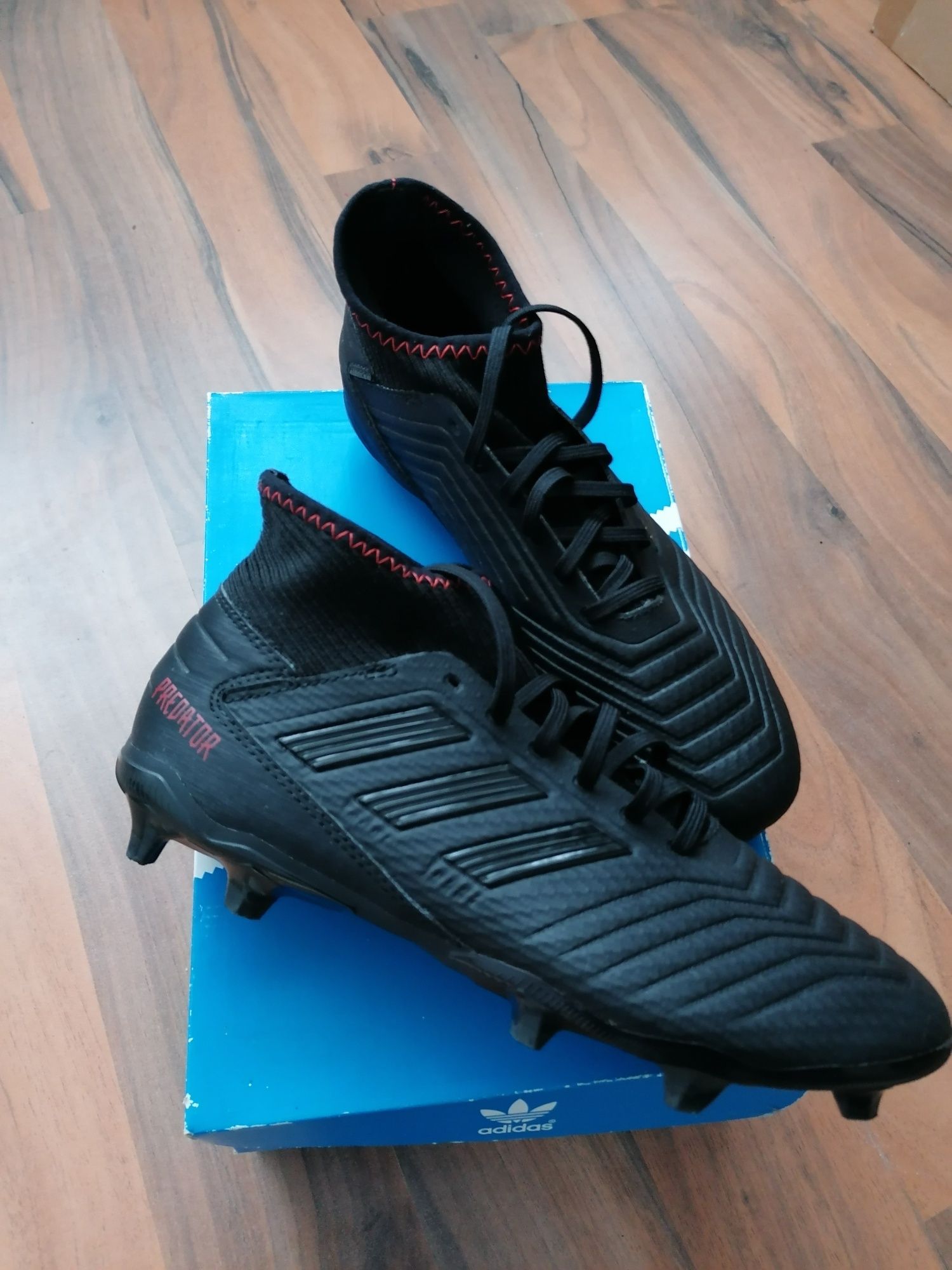 Футболни бутонки Adidas Predator