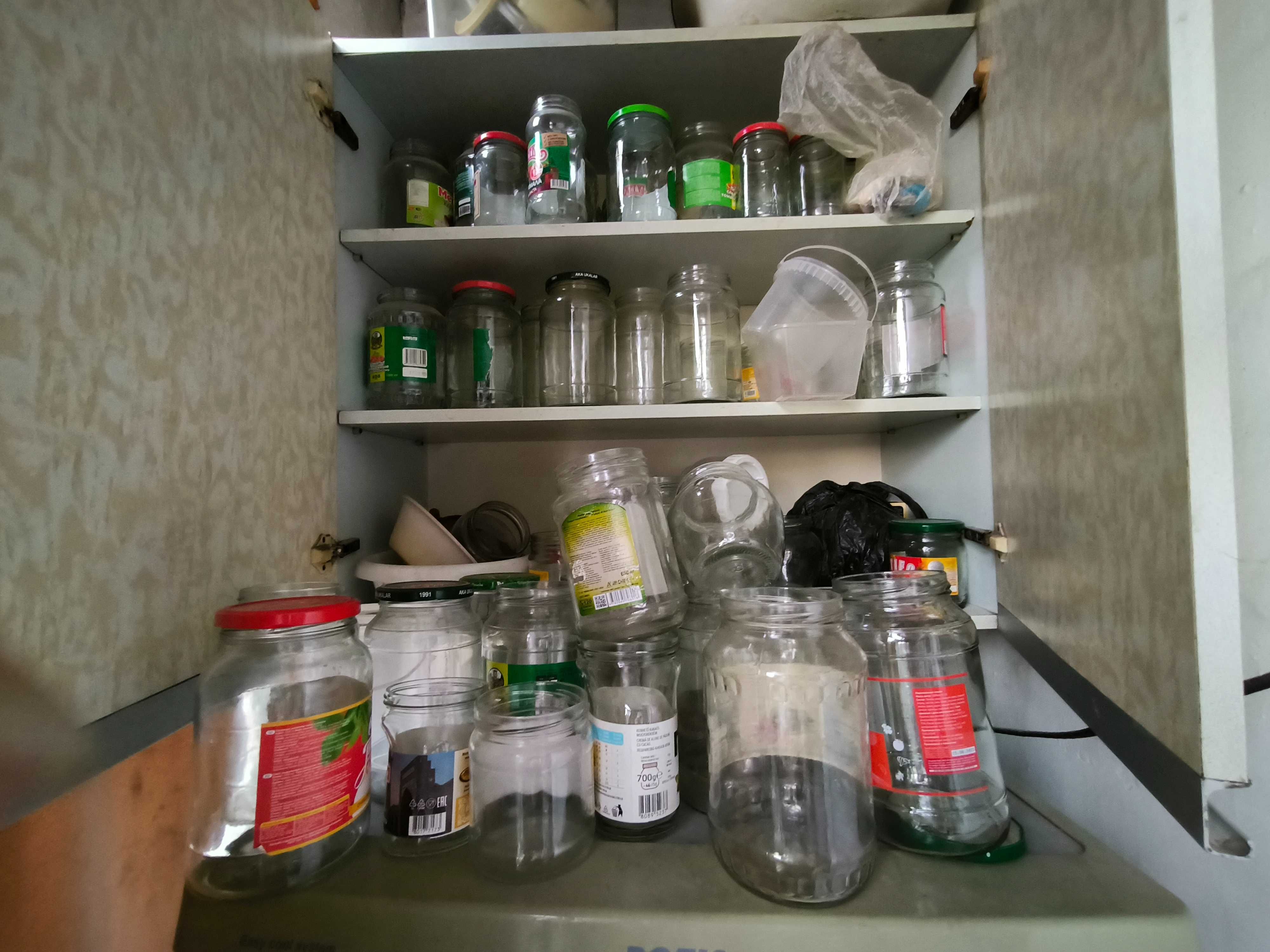 Продаются банки. 75 штук  разные. за 50 тысяч.