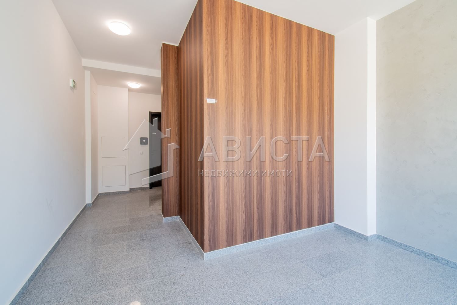 Офис в София-Витоша на партер с тераса-двор