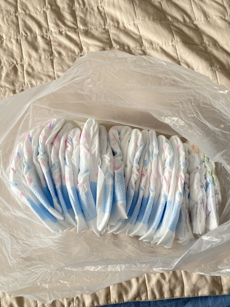 Продам 13 подгузников(NB) фирмы Joonies и 3 шт Huggies размер 1