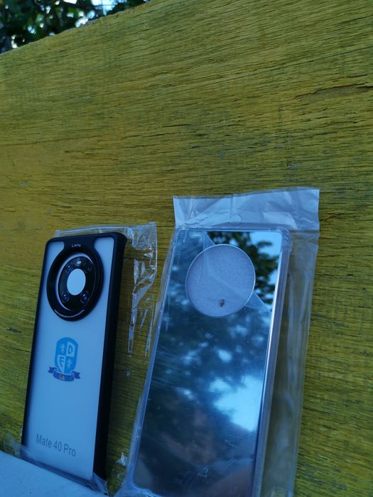 Vînd  2 huse protecție spate Huawei mate 40 pro