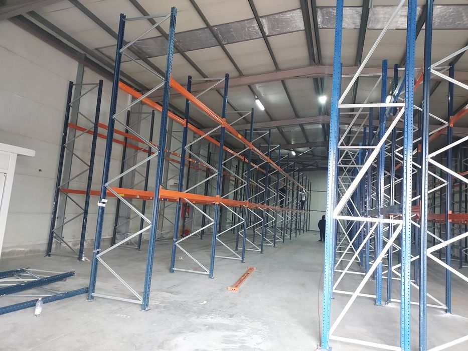 Vând rafturi metalice la super preț