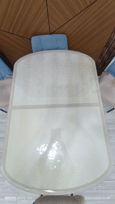 Продам кухонный стол в хорошем состоянии