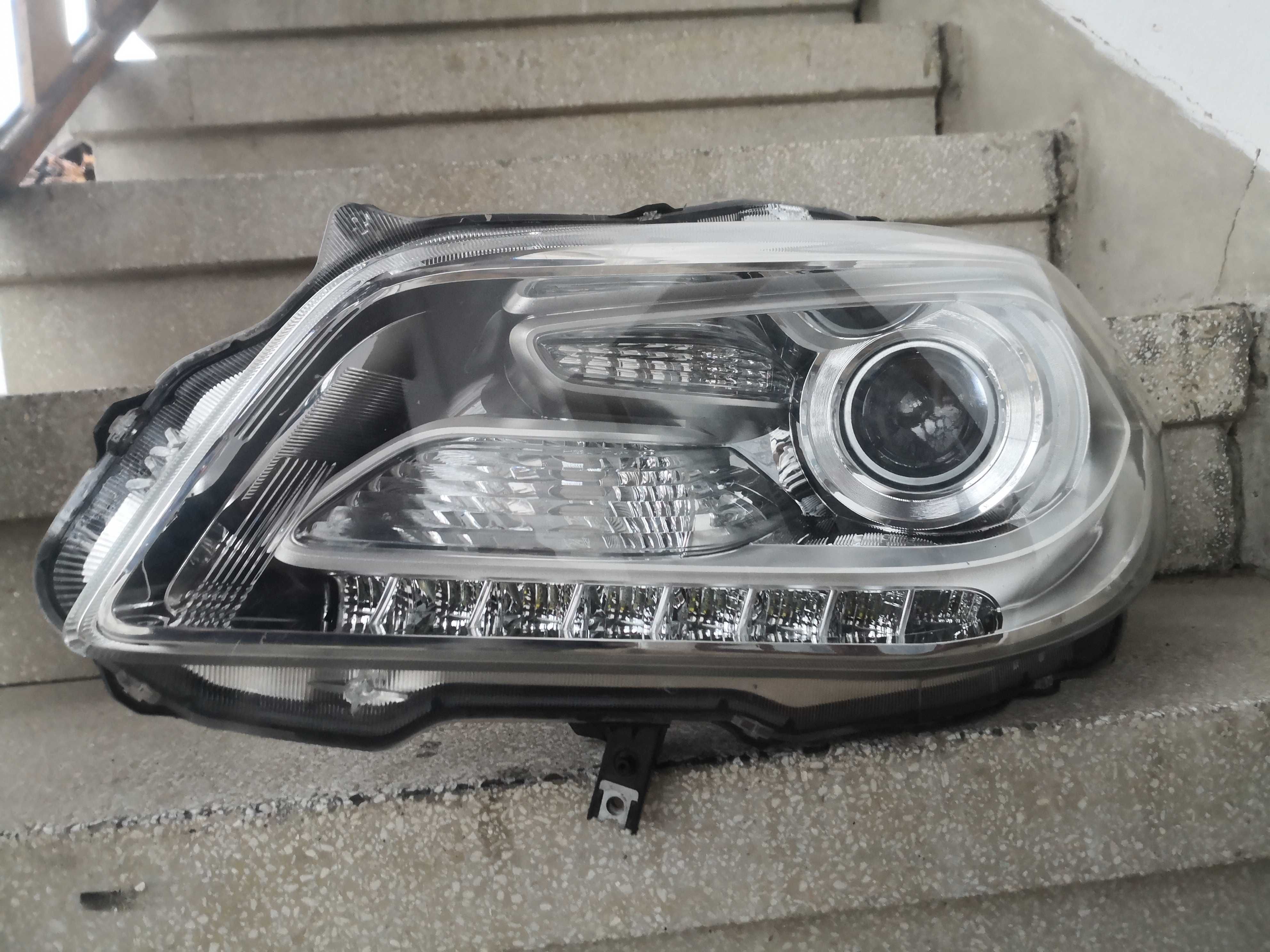 Фар Suzuki SX4 Xenon LED ляв/Фар Сузуки СХ4 ксенонов Оригинален