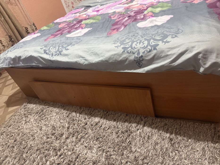 Pat cu lada de delozitare si dulap cu 4 usi