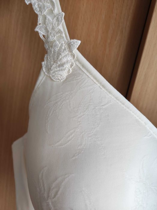 Стягащо бельо (шорти) М , сутиен Тriumph 80С