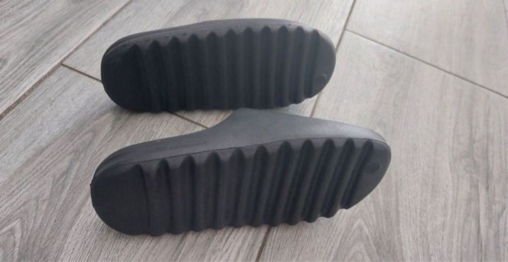 Papuci copie Yeezy 40