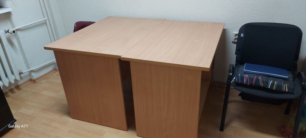 Офис оборудване- 4 бюра, маса + 6 стола