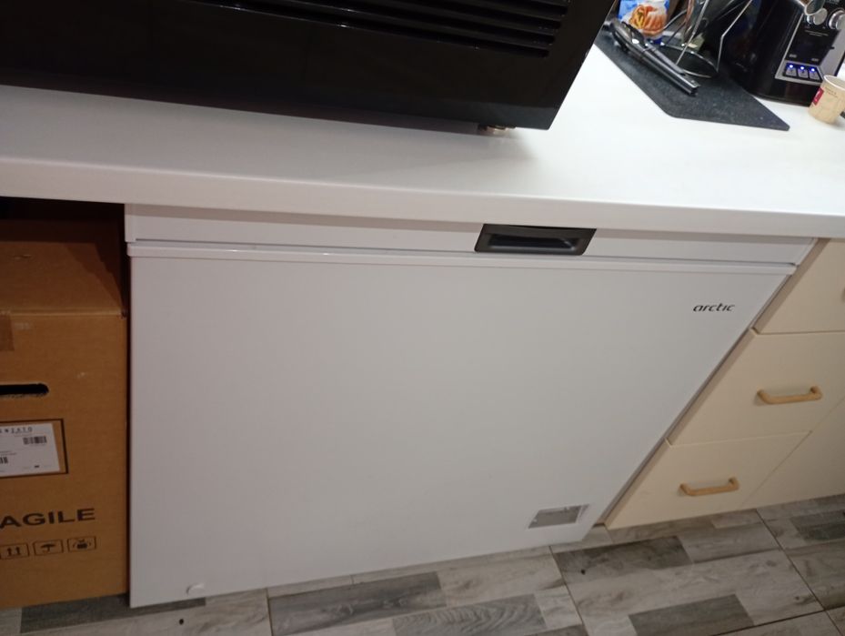 Vând vitrina frigorifica noua nefolosita