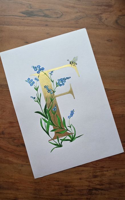 Initiala aurita decorata cu flori