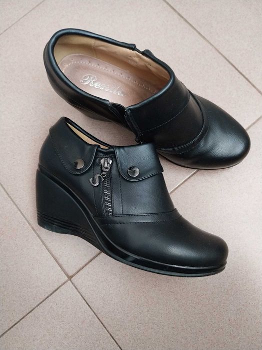 Дамски боти черни