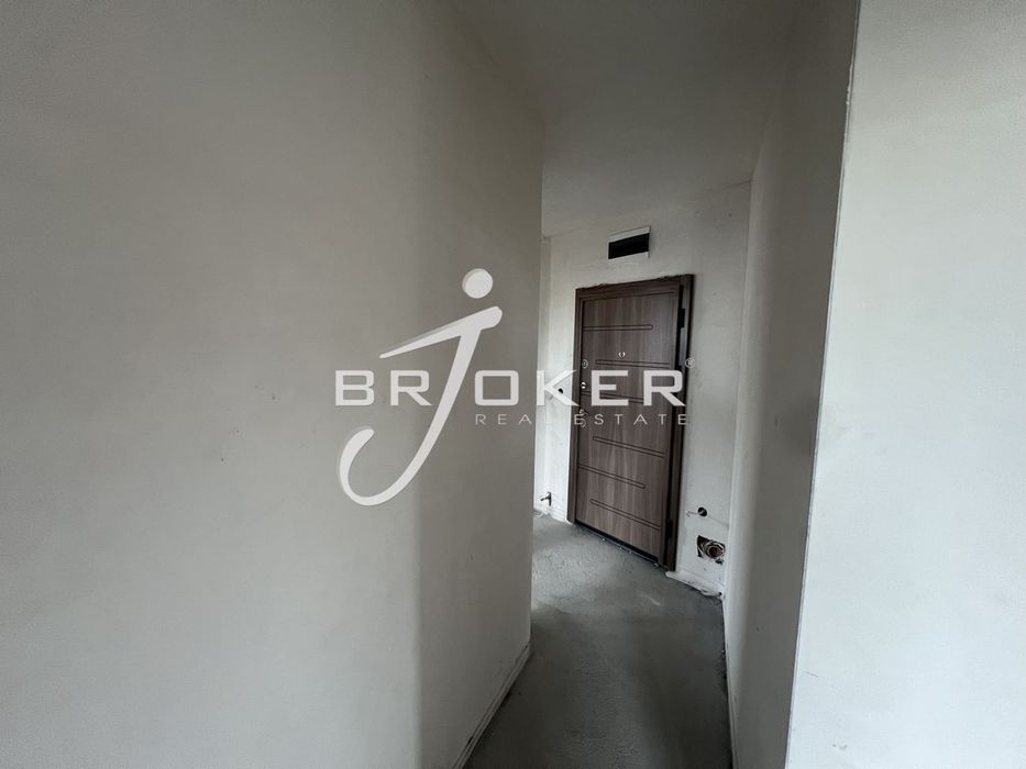 Продава се Четиристаен апартамент в Кърджали, Център - 92 кв.м за 1220 €/кв.м - Снимка #8