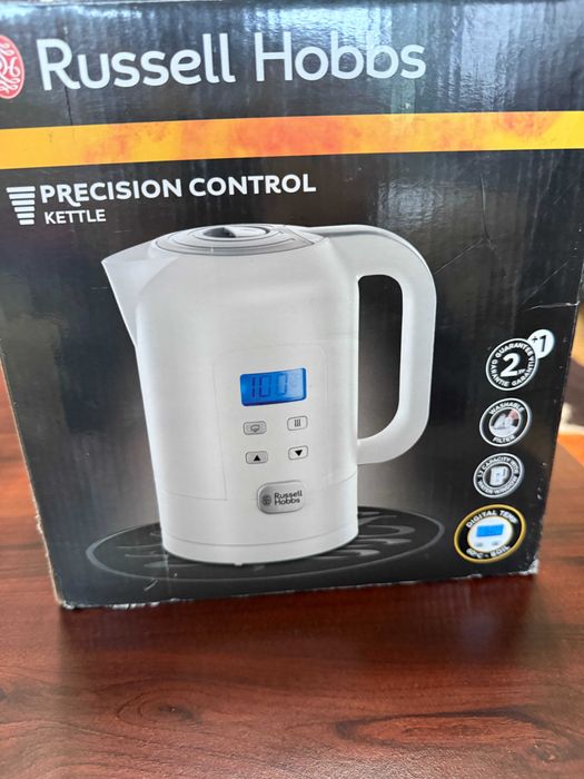 Fierbator de apa Russel Hobbs  precision control.