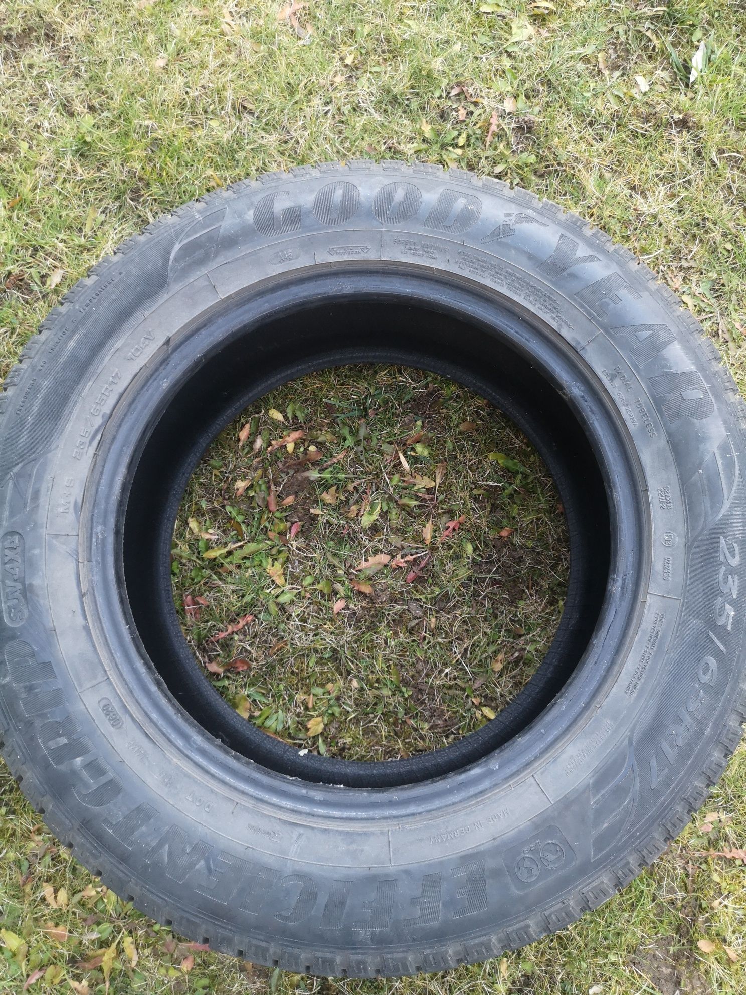 Goodyear efficient grip (M+S) 235/65/17 DOT 0620