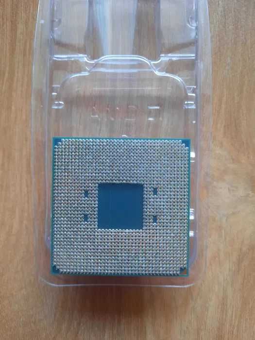 Продавам НОВ AMD RYZEN 5 5600 и 8GB DDR4 2666Mhz RAM