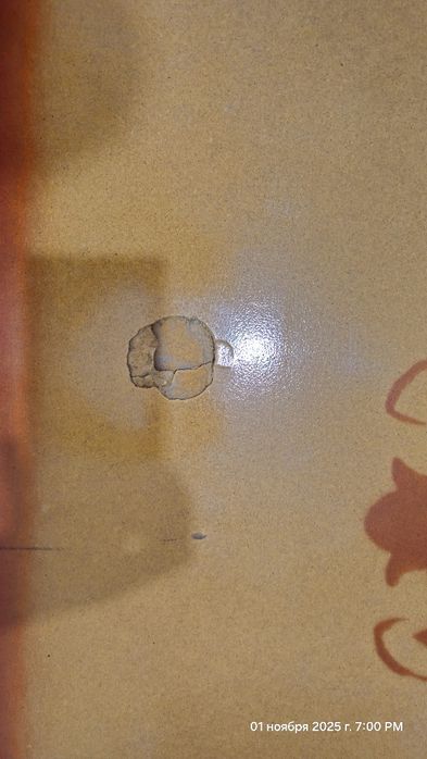 Стол сотилади. Профиль