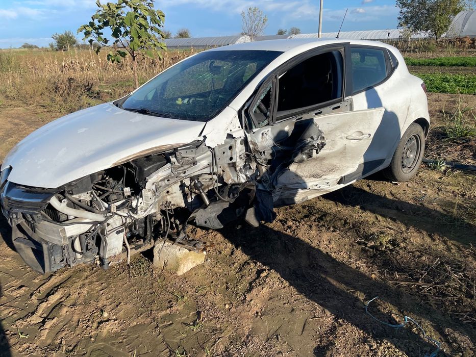 Se vinde Renault Clio 4 2016 avariat !