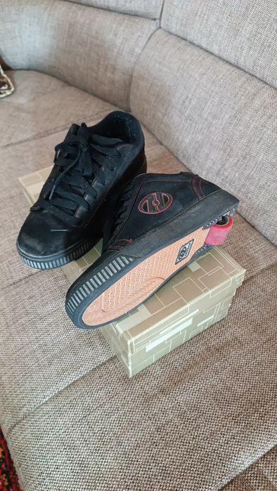 Кросовки с роликами. 36,5 размер