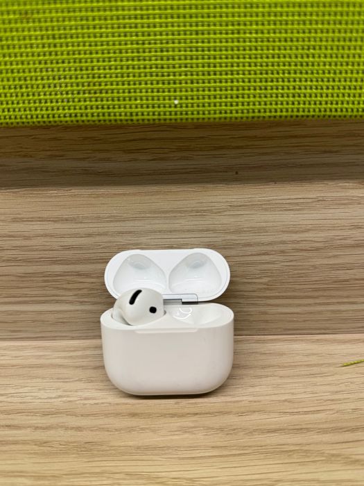Airpods 4 с шумоподавлением