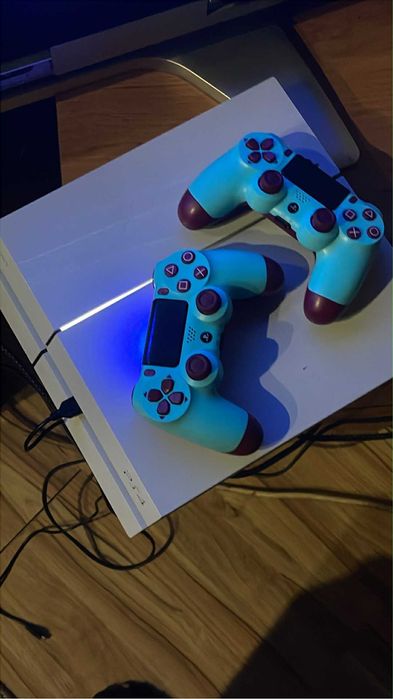 Playstion 4 с два джойстика
