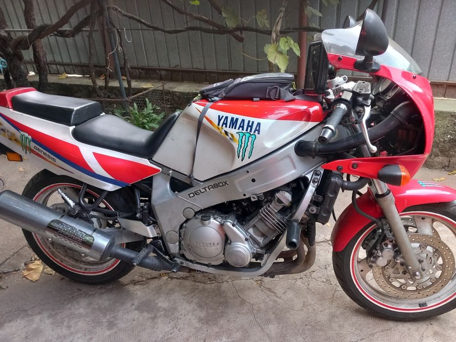 Vând Yamaha FZR500