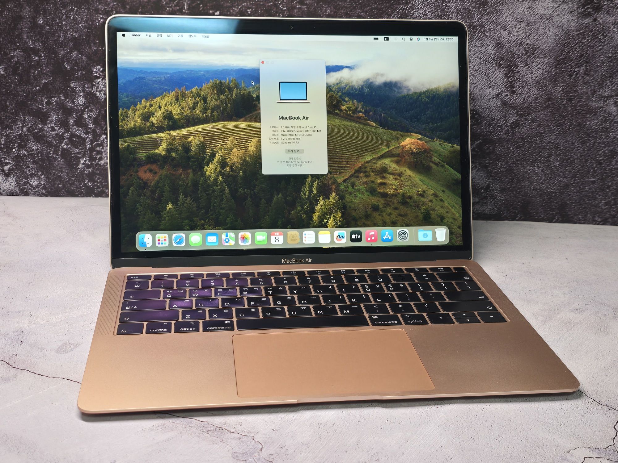MacBook Air 2019 gold