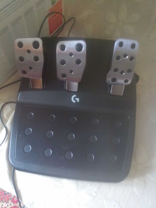 Продавам комплект Волан педали и скоростен лост на logitech