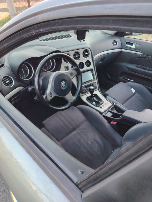 Vând sau schimb alfa Romeo