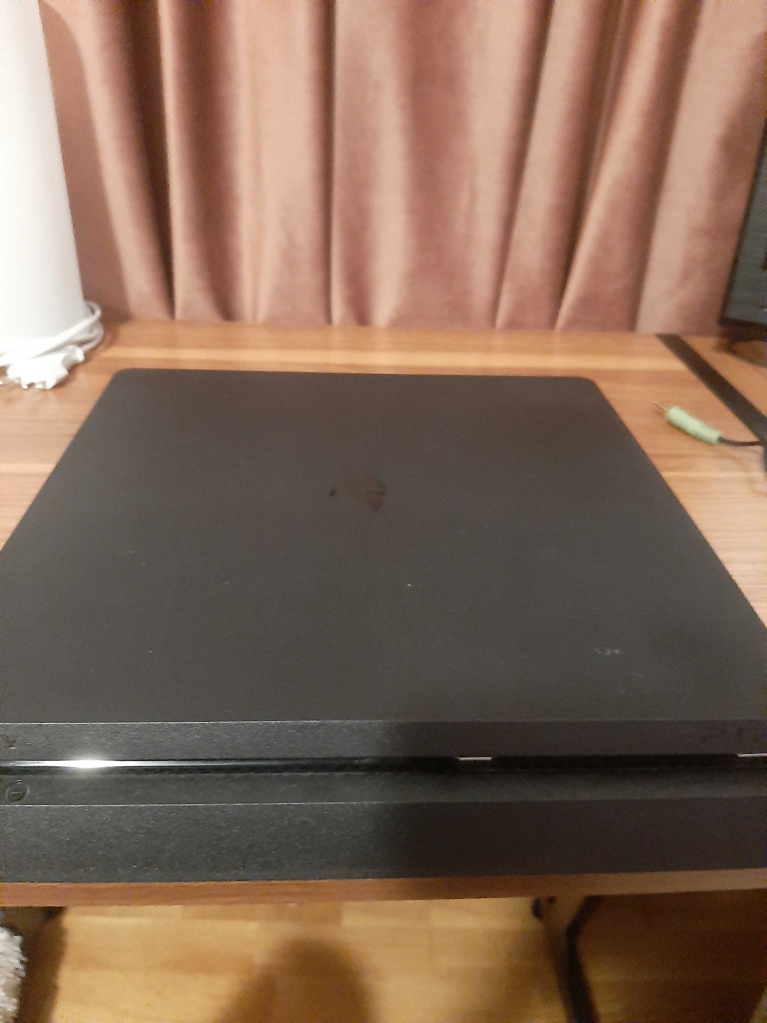 Ps 4 slim black 500  pretul este negociabil