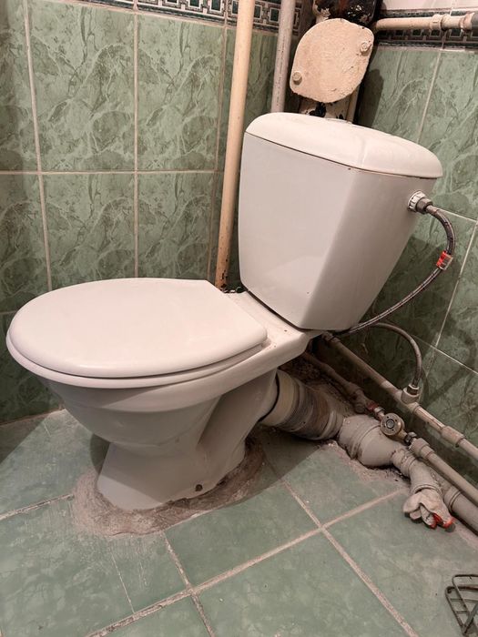 Унитаз туалет белый хорошего качества