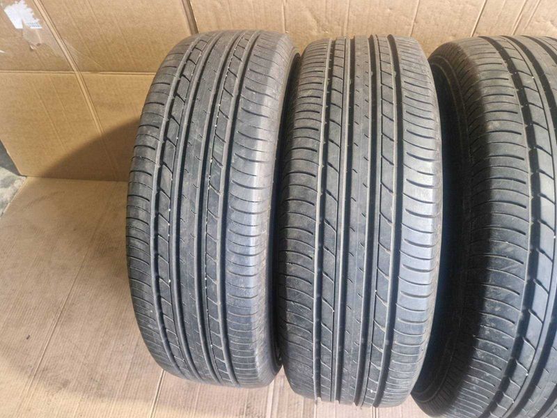 4 Yokohama R17 225/65
летни гуми DOT2718