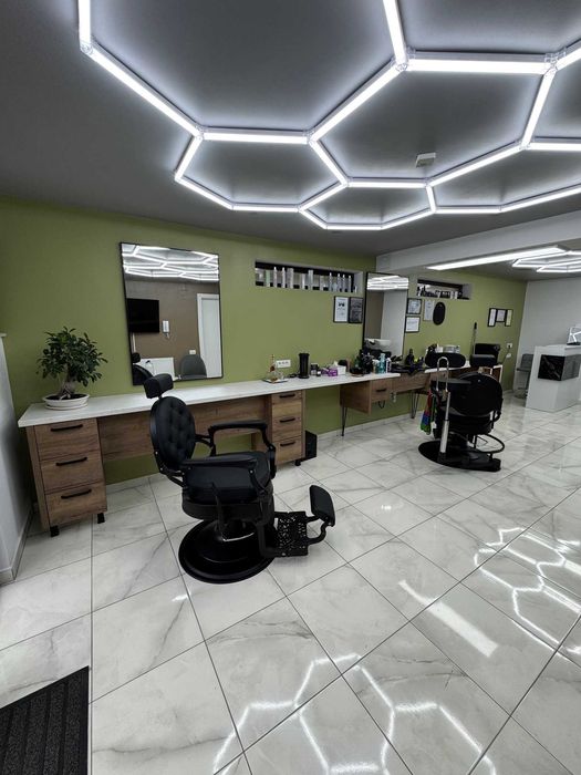 Inchiriez post frizerie