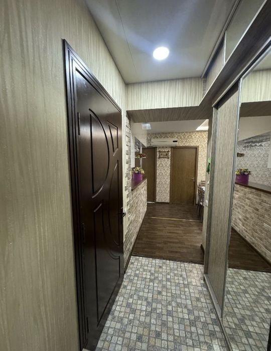 Юнусабад 19 квартал. Продается квартира 2/2/9