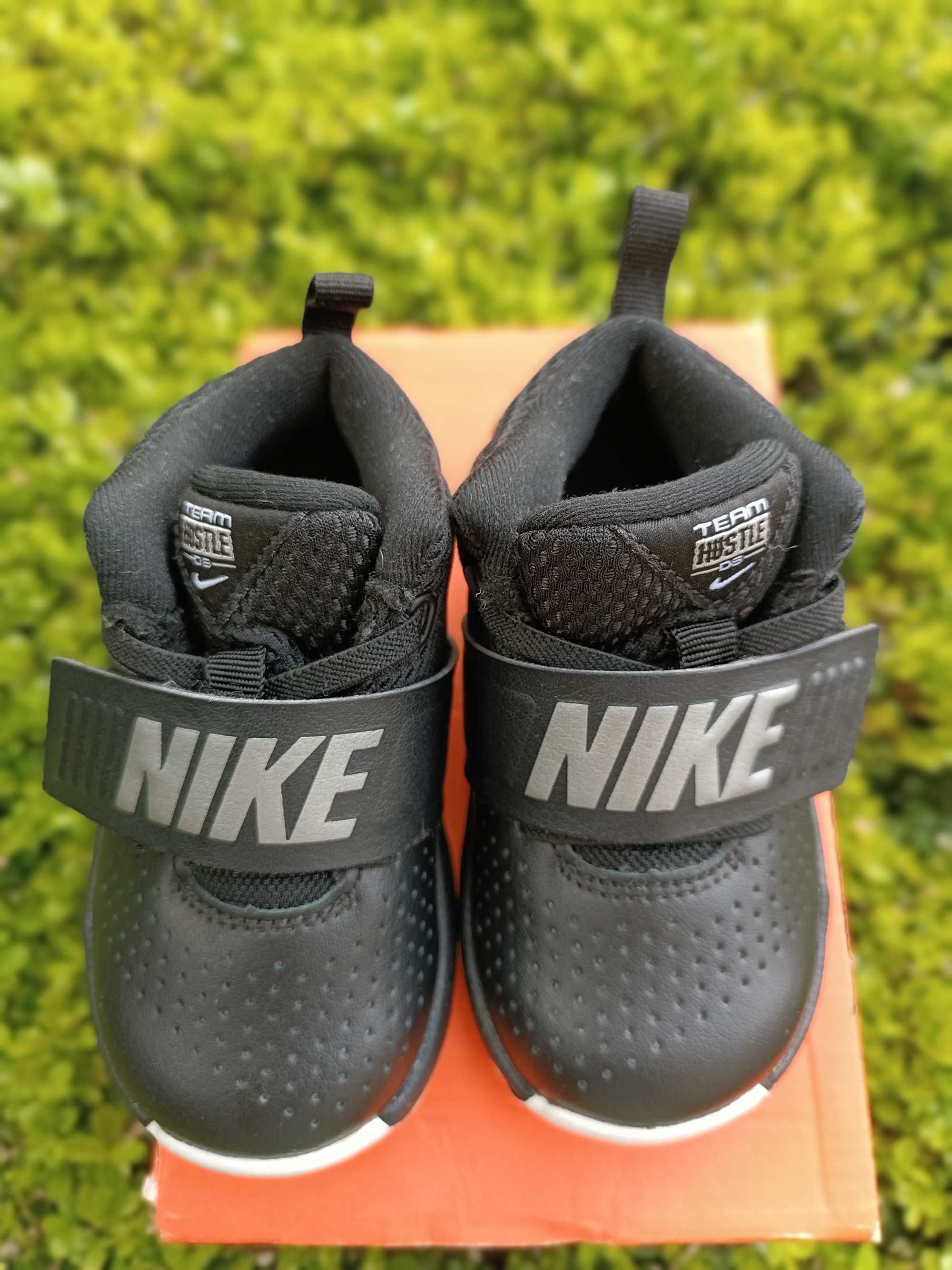Nike Team Hustle D 8