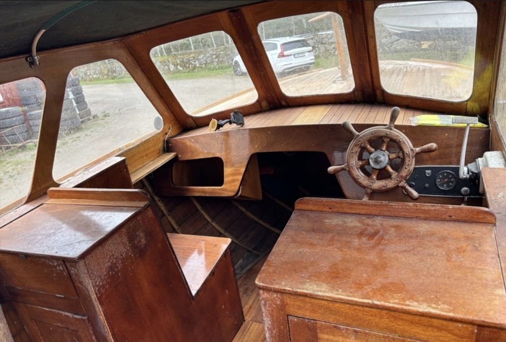 Barcă din lemn, motor Volvo PentaB20 Aqua 130 HP
