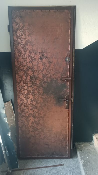 Темир эшик сотилади . Продается железный дверь