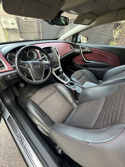 Opel Astra J GTC Innovation