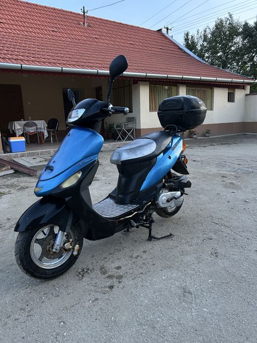 Vând scuter 49cc 4t