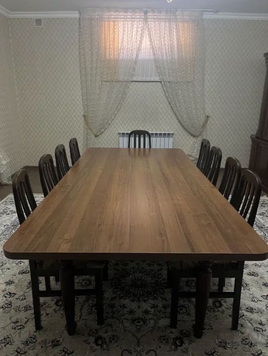 Стол со стульями