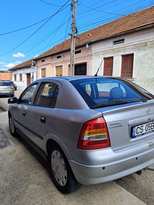 Vand Opel Astra, an fabricatie 2006, 1.4L Benzina. 90 Cai Putere.