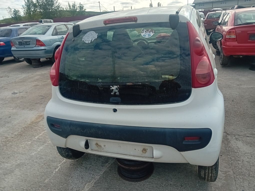 Dezmembrez Peugeot 107