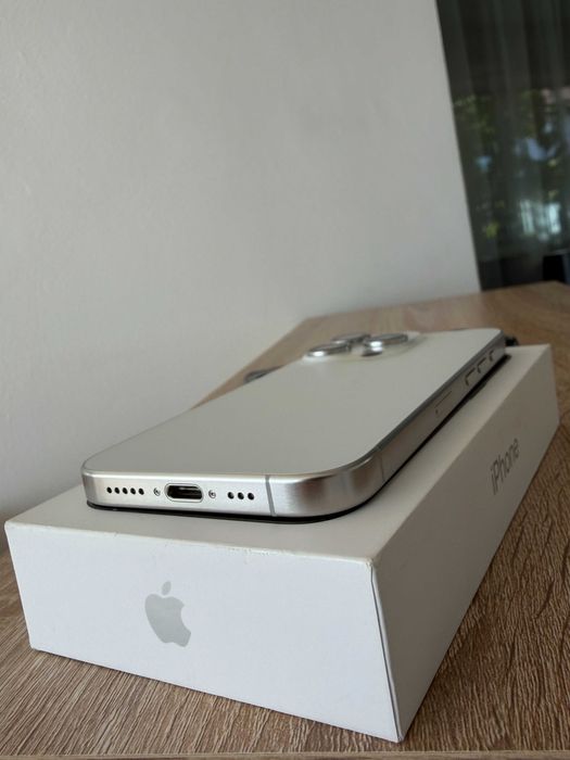 iPhone 15 Pro White TItanium