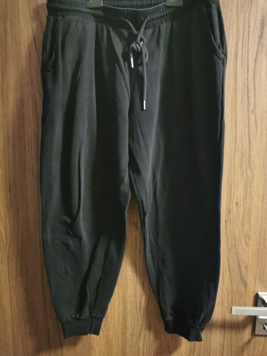 De vânzare pantaloni de trening dama