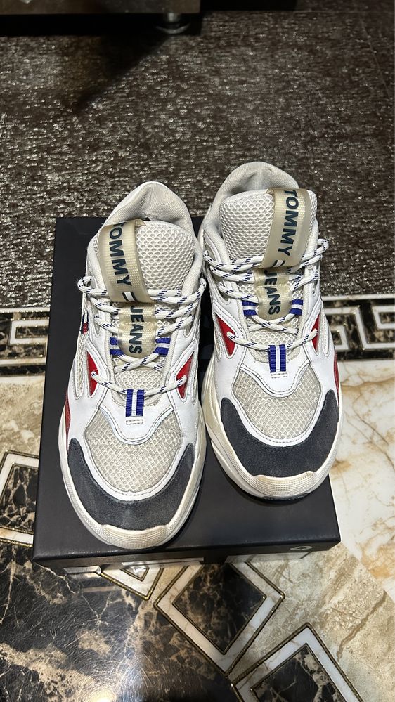 Adidasi Tommy Hilfiger autentici 39 mărimea