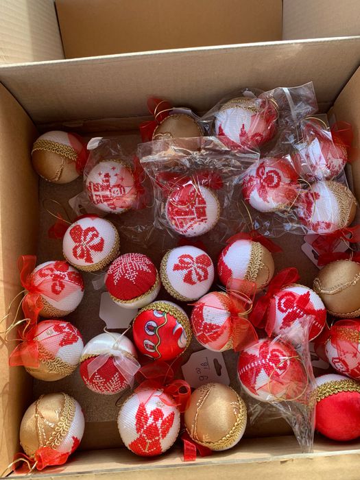 Играчки за елха,ръчно бродирани.