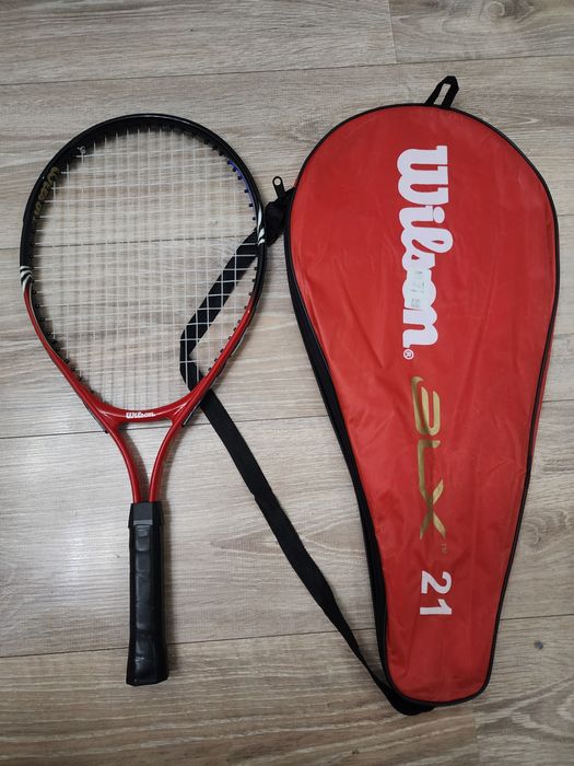 Продаю тенисную ракетку wilson