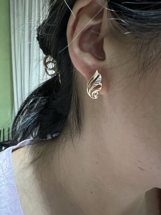 Золотые серьги без камней - Вес 4,20 грамм