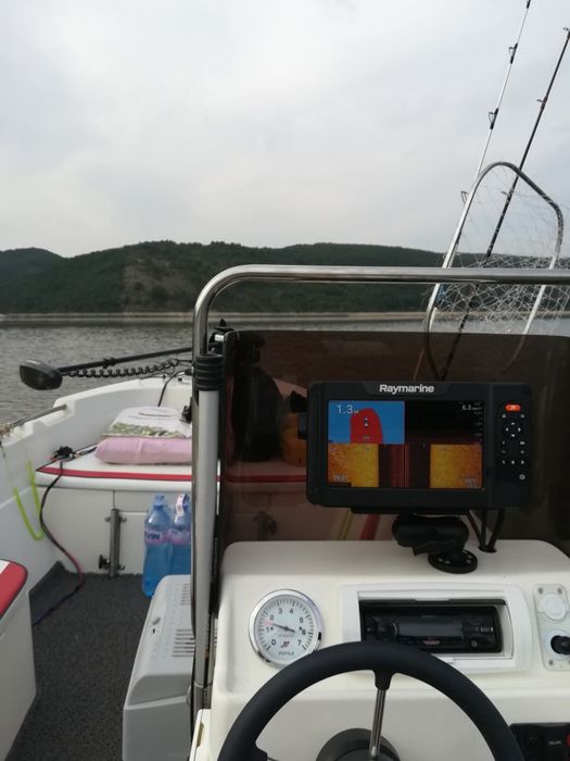Продавам сонар Raymarine 9 HV комплект със сонда
